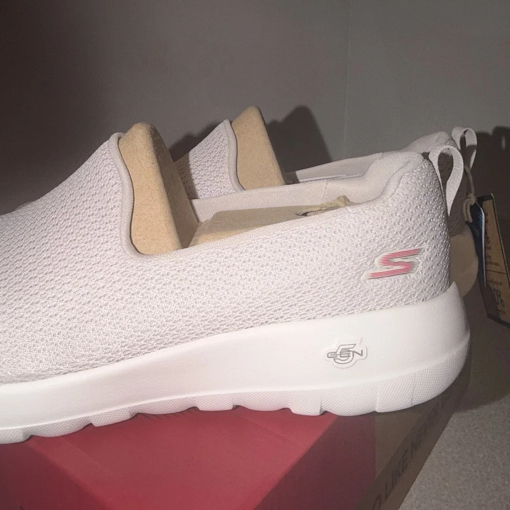 SKECHERS Go Walk Joy Aurora Natural Women's Slip On Sneakers Size 7 Wide Fit NWB